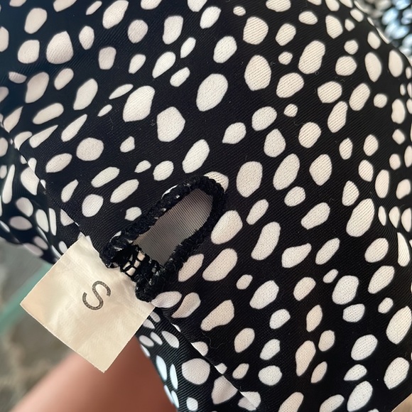 SPOTTED BLACK AND WHITE STRAPLESS BIKINI TOP - Picture 3 of 3